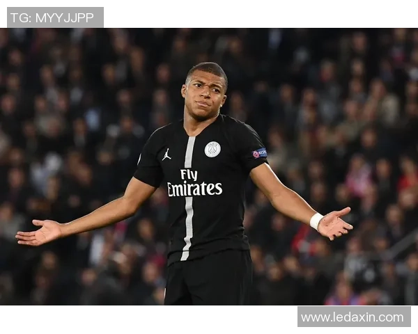 欧冠激战：巴黎圣日耳曼大胜那不勒斯引发全场狂欢赛后深度解析