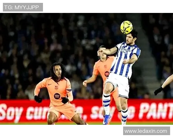 西甲激战：多特蒙德大胜切尔西引发争议判罚全场沸腾